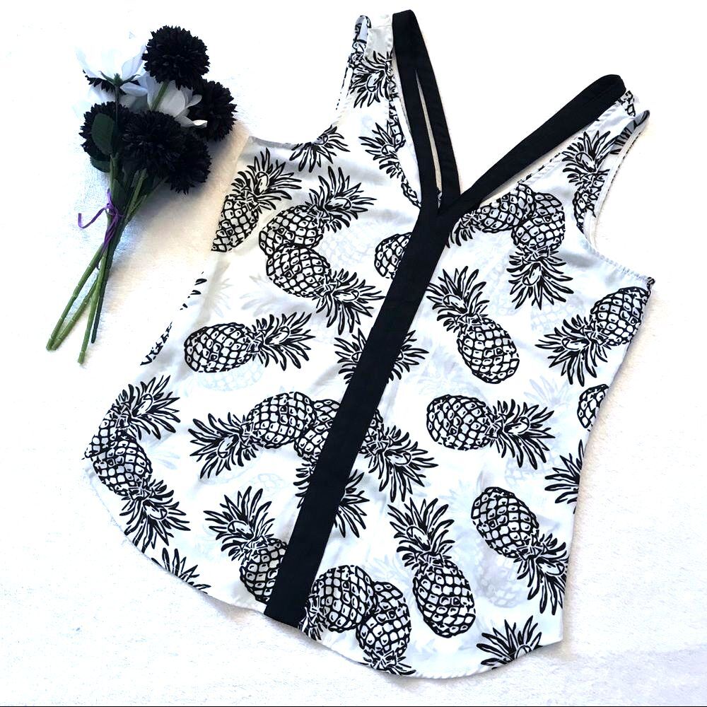 Candie’s Tank Top Size Medium Black White Pineapple